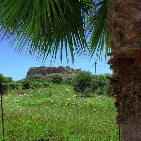 Harriet Agathi Apartament Charaki